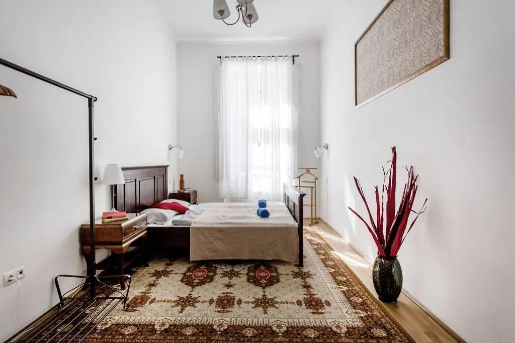 Central Budapest Apartment In Historical Building With Free Private Parking 0*,  Węgry